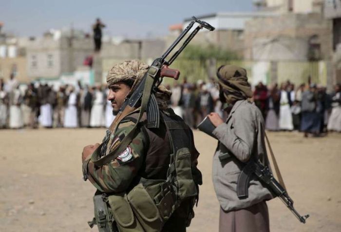 بعد مواجهات عنيفة.. مليشيا الحوثي تعترف بمصرع عدد من قياداتها وعناصرها