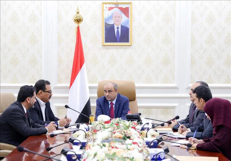الحكومة الشرعية تلزم شركة الغاز بتخفيض الأسعار بما يتوافق مع تحسن صرف العملة الوطنية