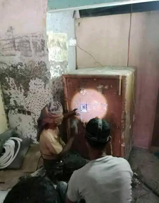 خزنة كريتر  بعد فتحها .. هذا ما عثروا عليه بداخلها .. تفاصيل 