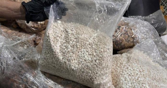 ضبط 5 أشخاص بحوزتهم حشيش وحبوب مخدرة في عدن