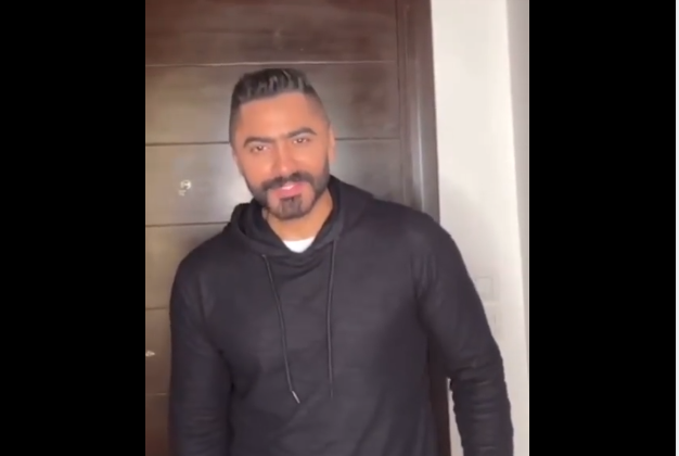 الفنان تامر حسني يبعث رسالة للشعب اليمني ولشاب من إب على وجه الخصوص.. من هو ولماذا.. شاهد الفيديو 