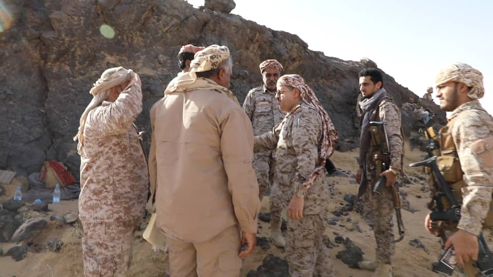 الفريق المقدشي يظهر في الخطوط الأمامية في جبهة الكسارة بمأرب  .. صورة وتفاصيل