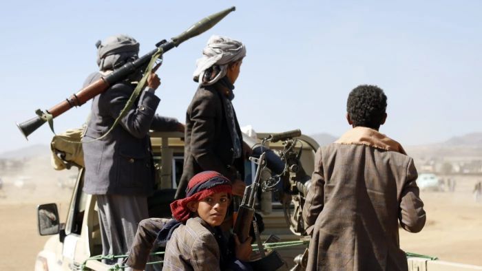 مليشيات الحوثي تحتجز عربات باعة متجولين ويلقوا القبض على بعضهم