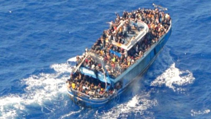 كارثة مخيفة.. غرق قارب للمهاجرين يودي بحياة العشرات قبالة هذه السواحل!