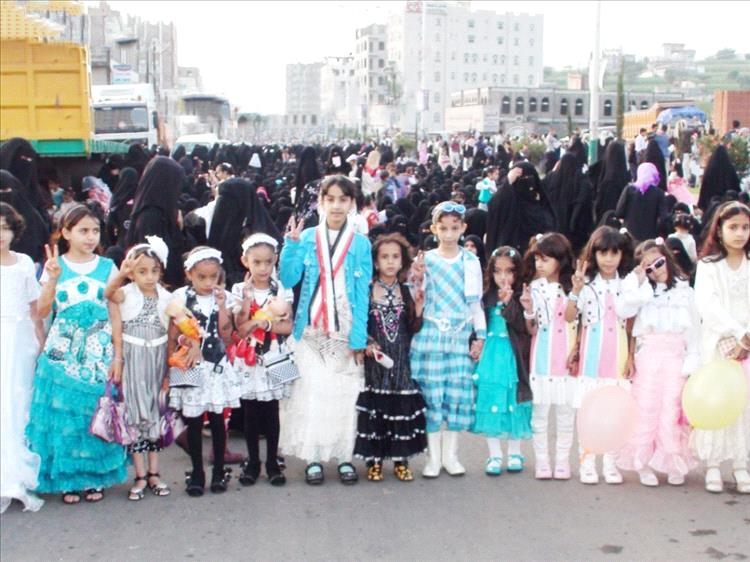 الشعب اليمني يحتفل بعيد الأضحى رغم الأوضاع المعيشية والخدمية الصعبة