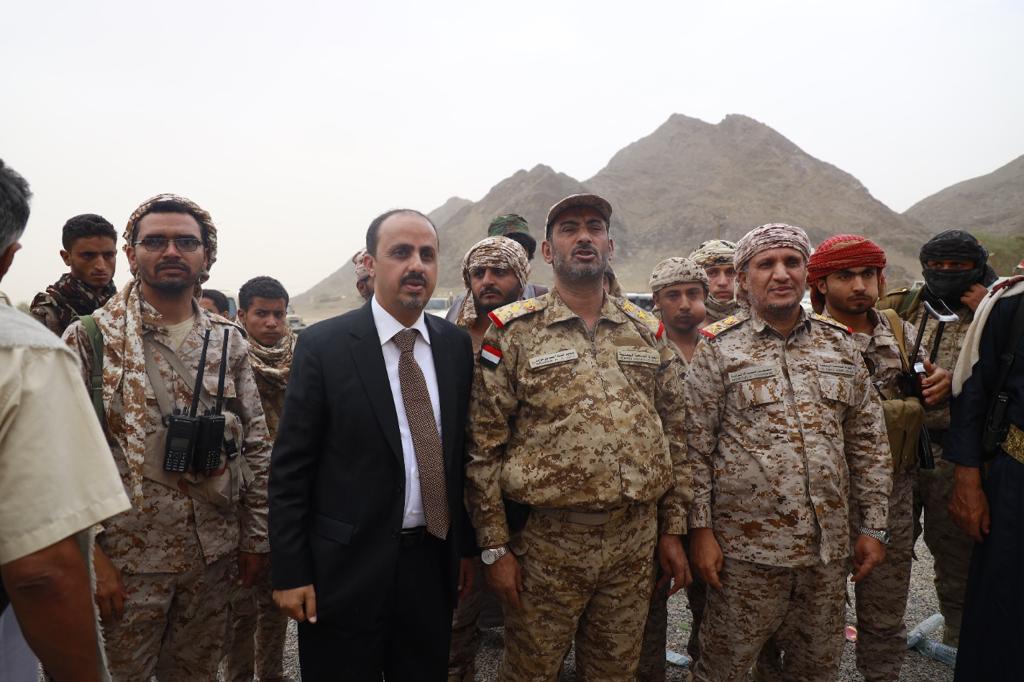 الوزير الارياني يقدم واجب العزاء في وفاة الشيخ علي القبلي نمران المرادي بحضور قيادات عسكرية رفيعة