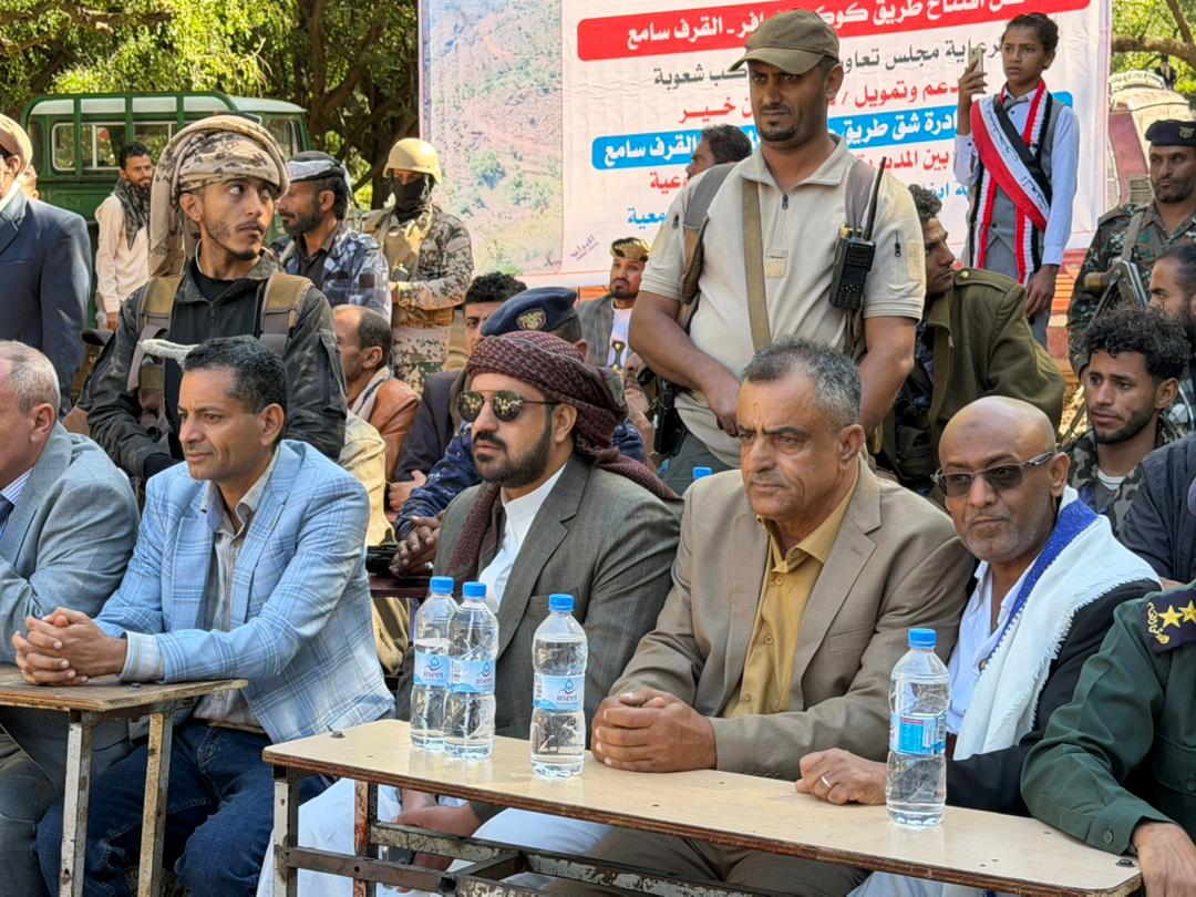 وكيل أول محافظة تعز يفتتح طريق كوكب المعافر القرف سامع وطريق الغيل ـ الكسار في تعز