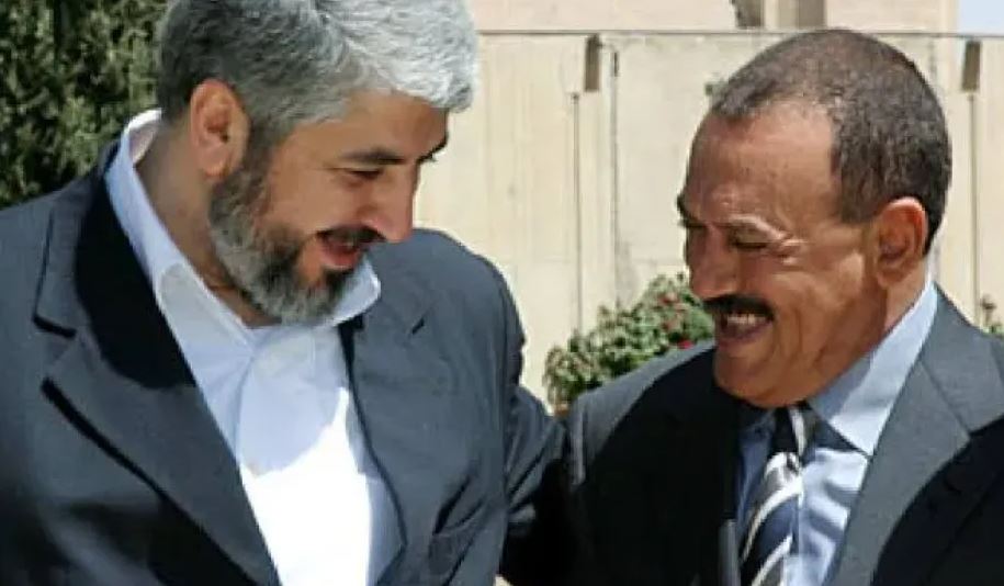 مليشيا الحوثي تسرب مكالمة هاتفية بين الرئيس الراحل علي صالح والقيادي في حماس خالد مشعل