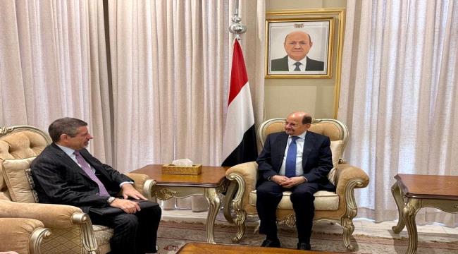 الوزير الزنداني يبحث مع السفير الأمريكي تعزيز التعاون ودعم جهود السلام والاستقرار في اليمن