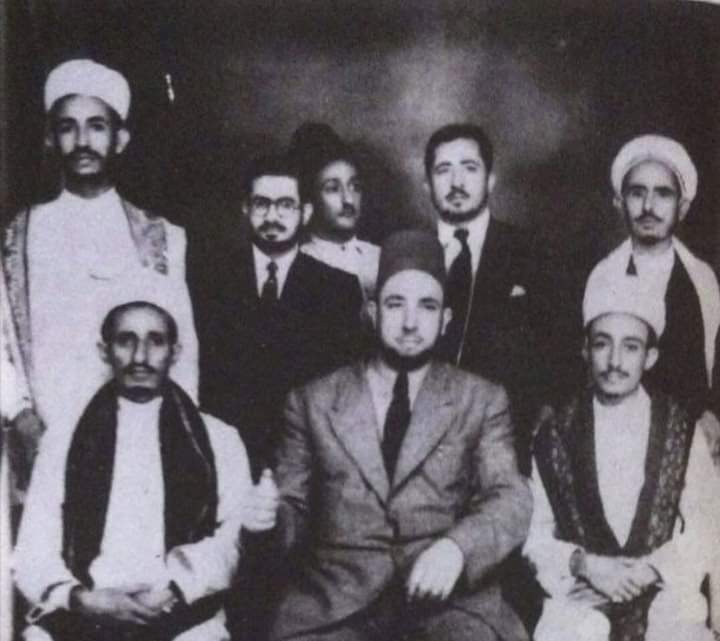 شاهد صورة لشخصيات يمنية صنعت وشاركت في ثورة الدستور في الاربعينيات
