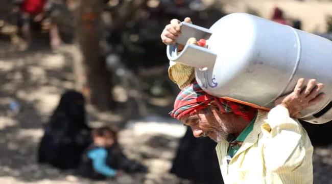 مع قرب حلول شهر رمضان أزمة الغاز المنزلي تخنق اليمنيين 