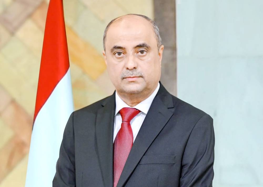 رئيس الوزراء يعزي بوفاة وكيل وزارة الشؤون الاجتماعية والعمل الأسبق