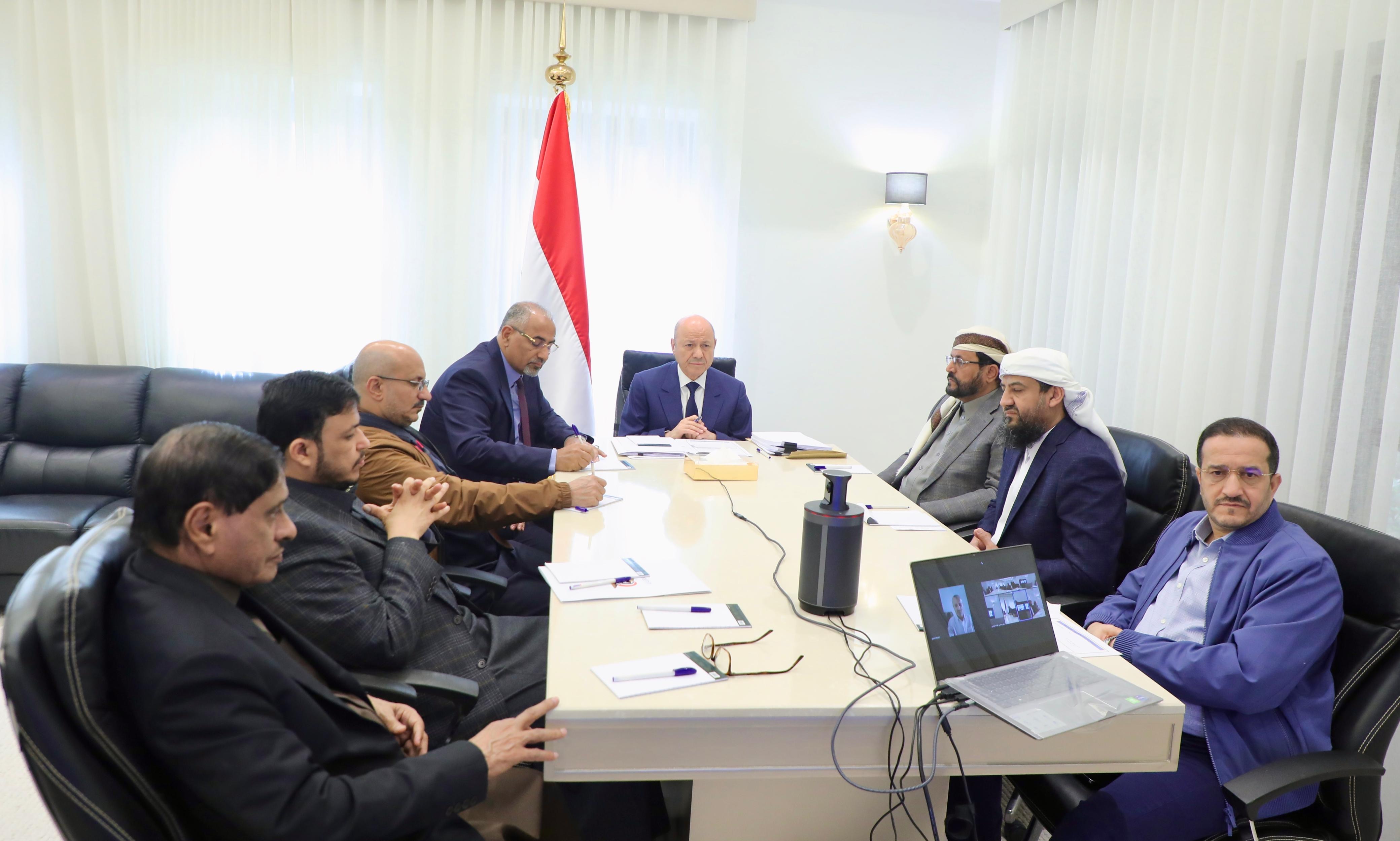 عضو مجلس القيادة الرئاسي يؤكد أهمية تدخل المجتمع الدولي لمساعدة الحكومة اليمنية في إستئناف تصدير النفط