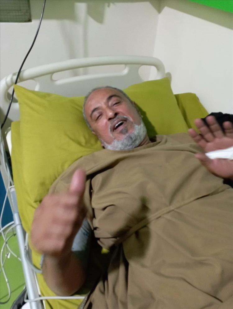 بعد ان اصبح كفيفا.. فنان يمني مشهور يعاني من وضع صحي صعب في عدن