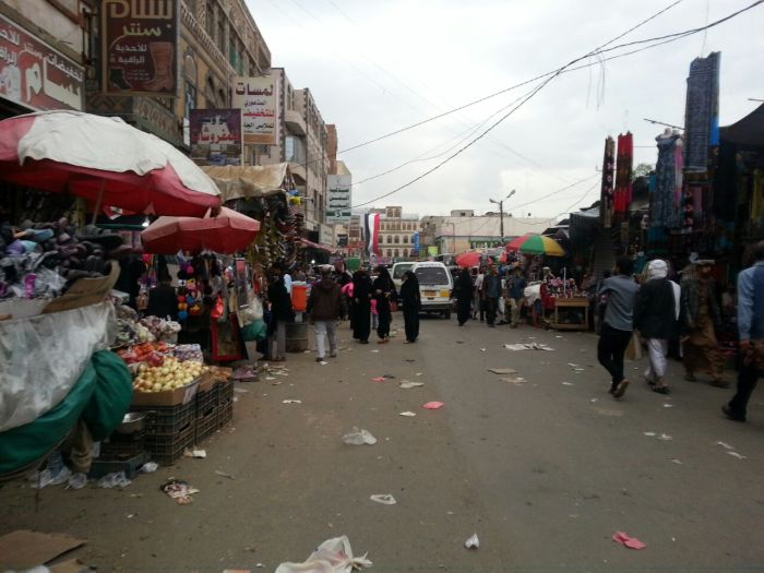 صنعاء.. مليشيا الحوثي ترفع جبايات بنسبة كبيرة على البائعين في البسطات