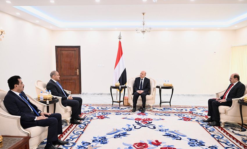 أمام الرئيس العليمي.. سفيرا اليمن لدى التشيك واندونيسيا يؤديان اليمين الدستورية