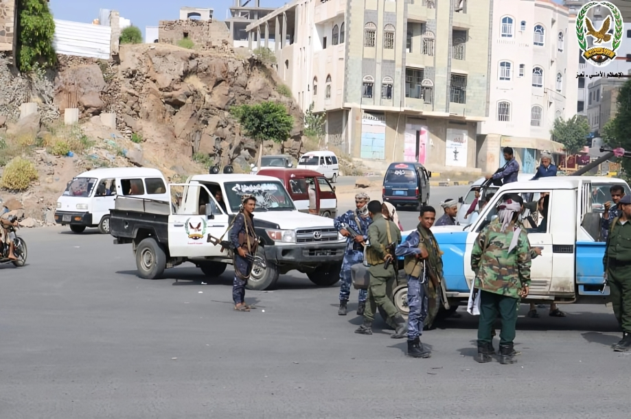 قوات أمنية في تعز تعتقل ضابطا في الجيش الوطني