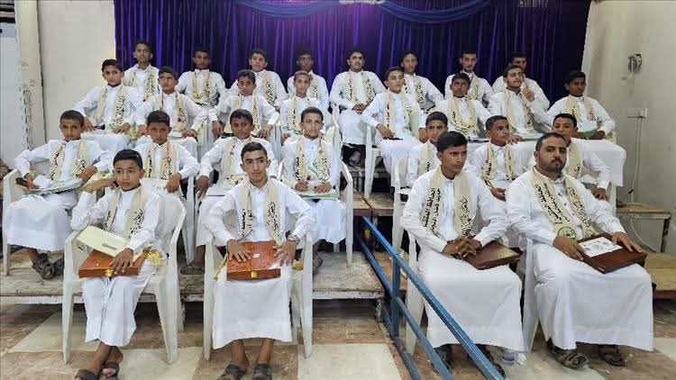 وزارة الأوقاف اليمنية تُكرّم 48 حافظًا وحافظة للقرآن الكريم في مأرب
