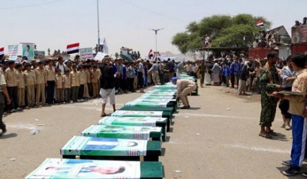 قتلوا بنيران الجيش الوطني .. الحوثيون يشيعون جثامين عددا من قياداتهم العسكرية 