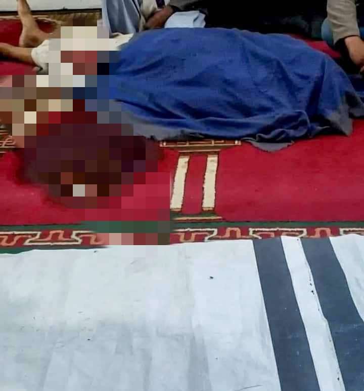 قطع رأسه وتجول به في الشارع جريمة داعشية  يرتكبها المشرف الحوثي احمد الغيل 