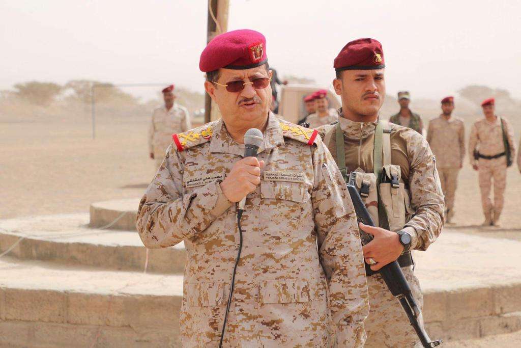 لأول مرة منذ تعيينه … وصول وزير الدفاع الى العاصمة عدن