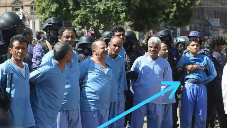 مصدر مقرب لأحد المتهمين يكشف السبب الحقيقي وراء عدم قدرته على الوقوف قبل تنفيذ الاعدام بلحظات 