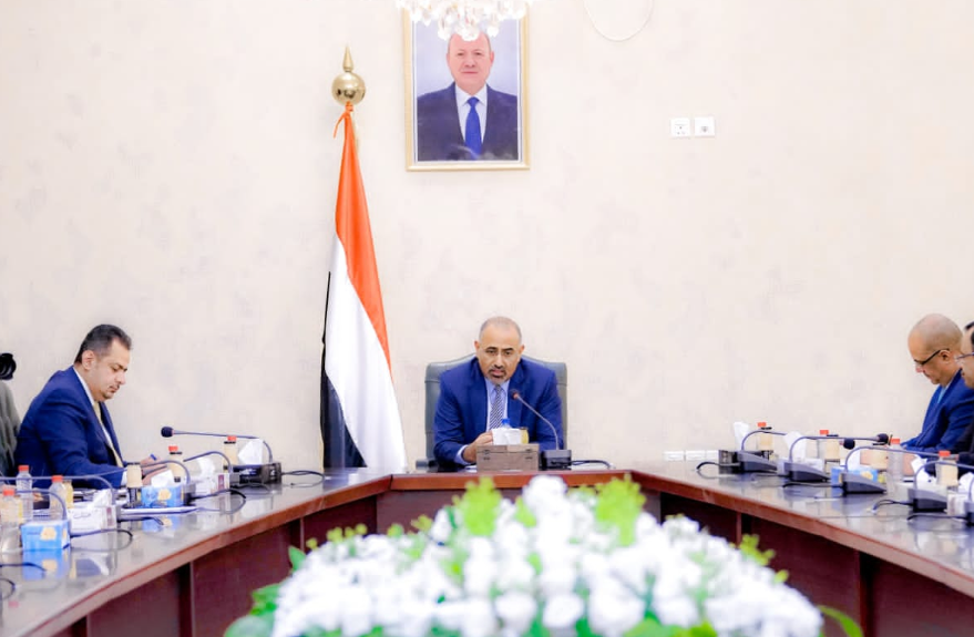 الزبيدي يتجاوز حدوده ويترأس اجتماعا للحكومة اليمنية