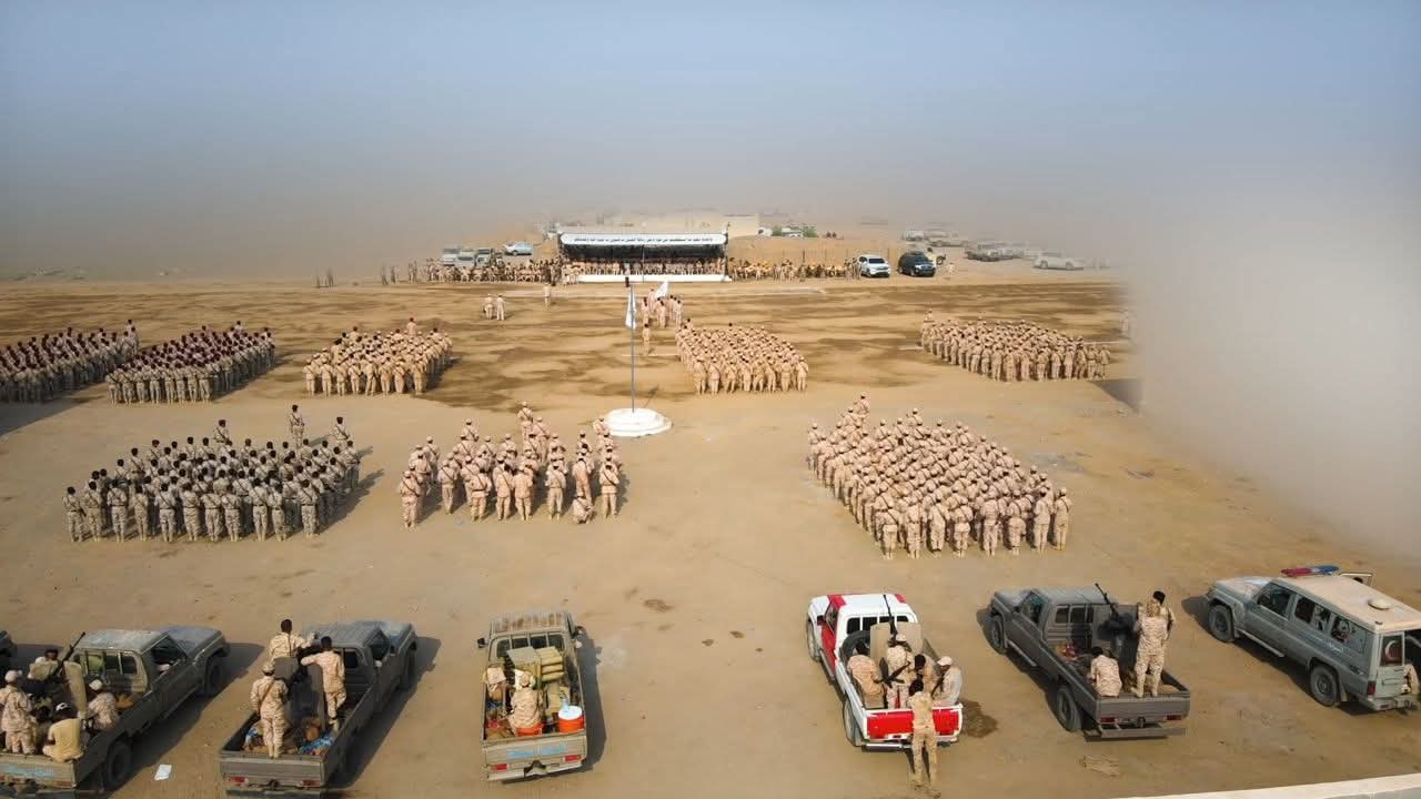 الوزير الداعري يتفقد قوات العمالقة ويشيد بجاهزيتها