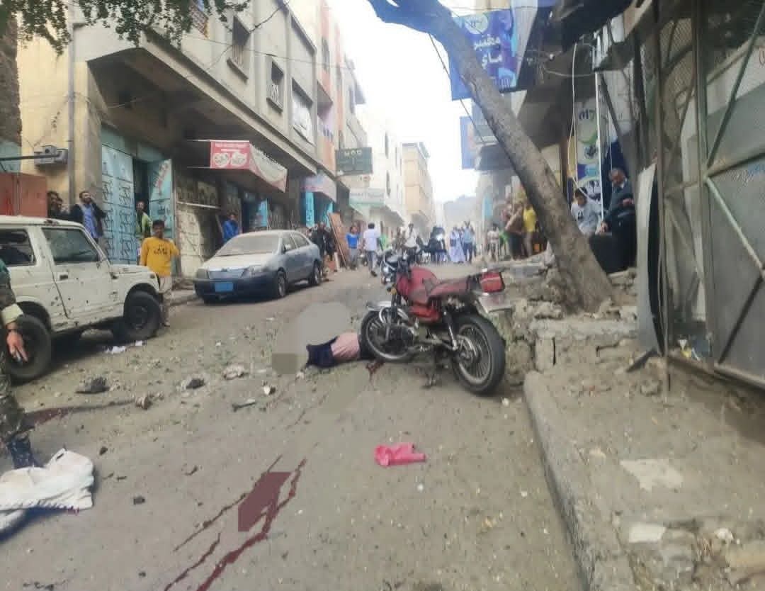 أسرة الشهيدة افتِهان تدين جريمة التفجير الإرهابي بتعز وتستنكر اقتحام ساحة الإعتصام