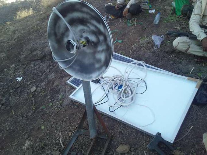 شاهد قوات الجيش الوطني "يفكك أخطر شبكة مراقبة الكترونية" زرعها الحوثي.. صورة 