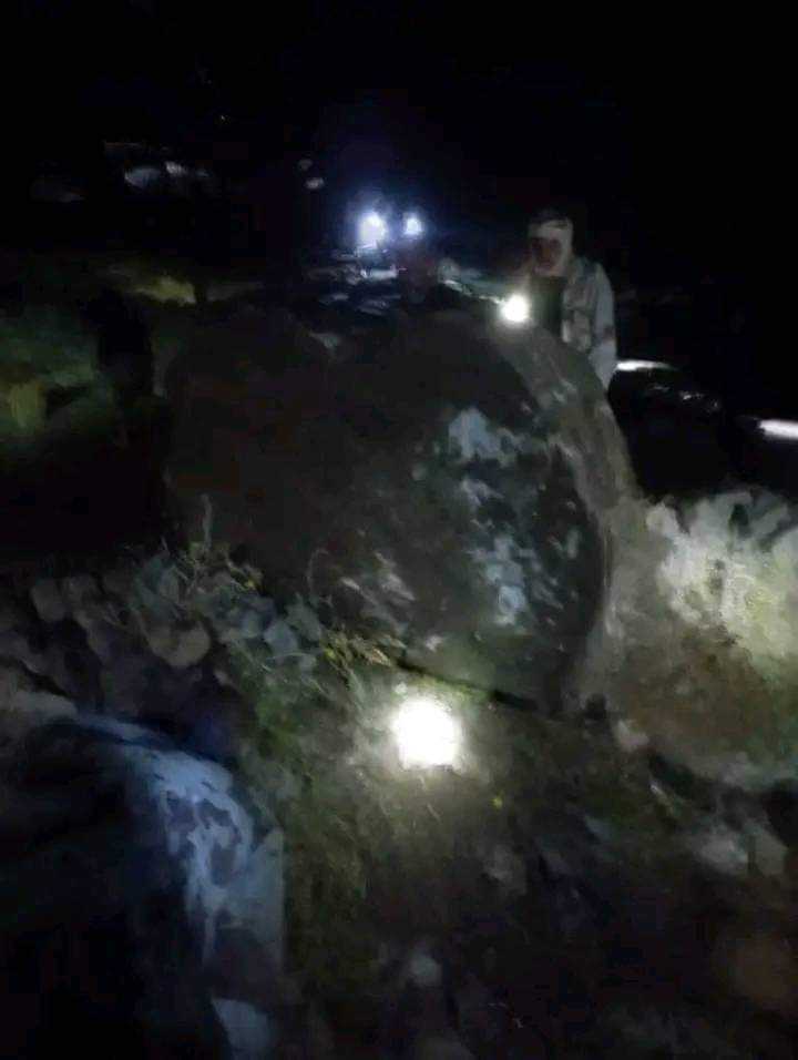 جراء الأمطار .. حدوث انزلاقات صخرية خطيرة في أحد الحصون التاريخية لهذه المحافظة اليمنية