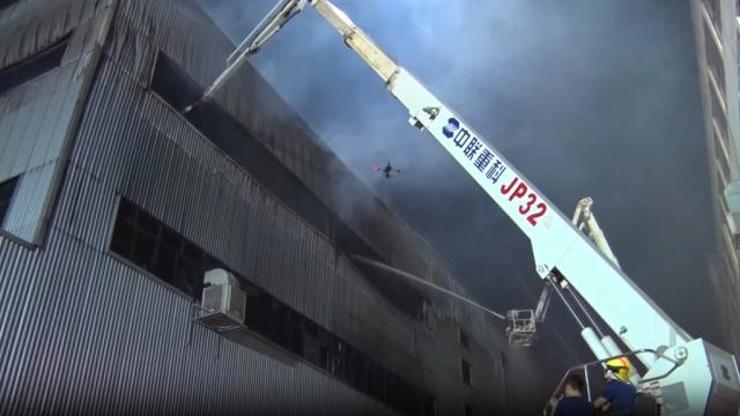 نتيجة اندلاع حريق مهول .. مصرع عشرات الأشخاص في مصنع بالصين (تفاصيل)