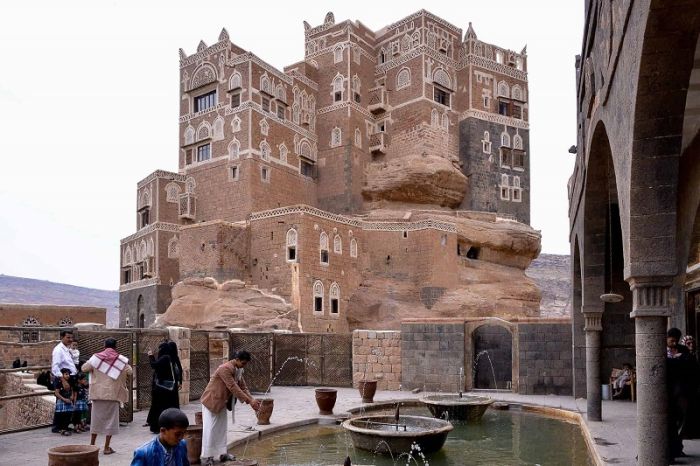 مليشيات الحوثي تقوم بتنغيص فرحة العائلات بالعيد وتمنعهم من النزهة في صنعاء