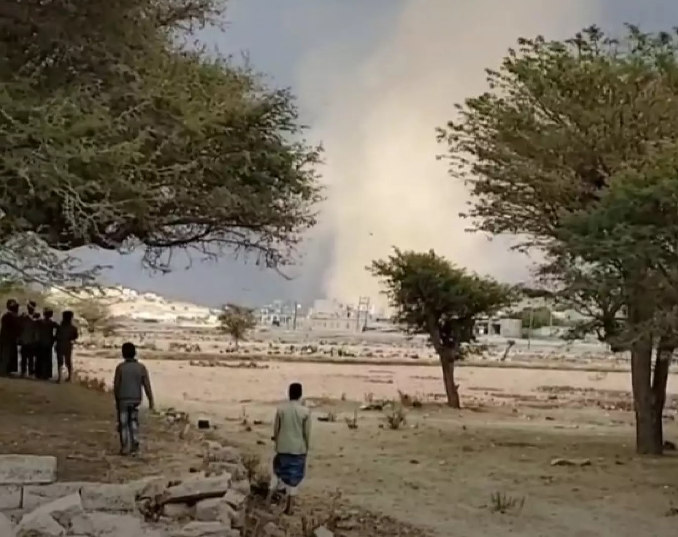 صنعاء.. مواطنون يعثرون على جثة شاب اختطفه مشرف حوثي قبل نحو أسبوع