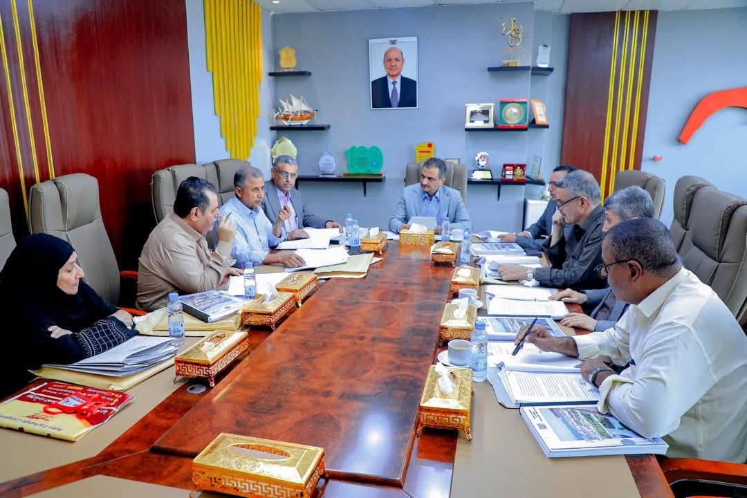 لملس يشدد على بذل الجهود لتحسين مستوى الخدمات البيئية في عدن