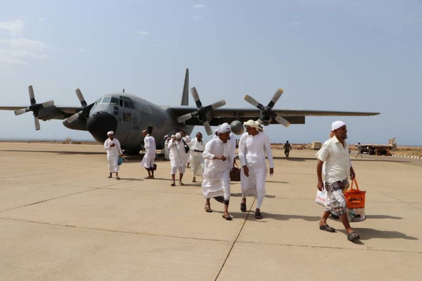 طيران عسكري سعودي يعيد حجاج سقطرى بعد تأديتهم فريضة الحج