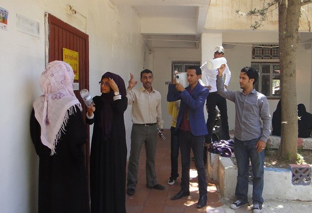 مليشيا الحوثي تفرض فصل الطلاب عن الطالبات بكلية الإعلام في جامعة صنعاء..