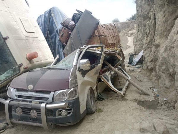في ظل حصار مليشيا الحوثي.. وفاة وإصابة 8 أشخاص إثر حادث مروري بهذه المحافظة