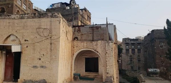 استمرارا لجرائمها.. مليشيا الحوثي تعتدي على مسجد أثري في هذه المدينة