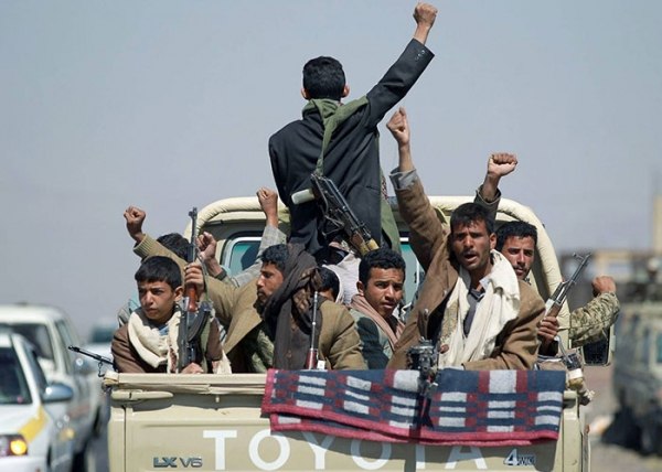 في العاصمة صنعاء .. الحوثيون يقتحمون مدرسة ويختطفون أكثر من 25 شخصا لهذا السبب؟!