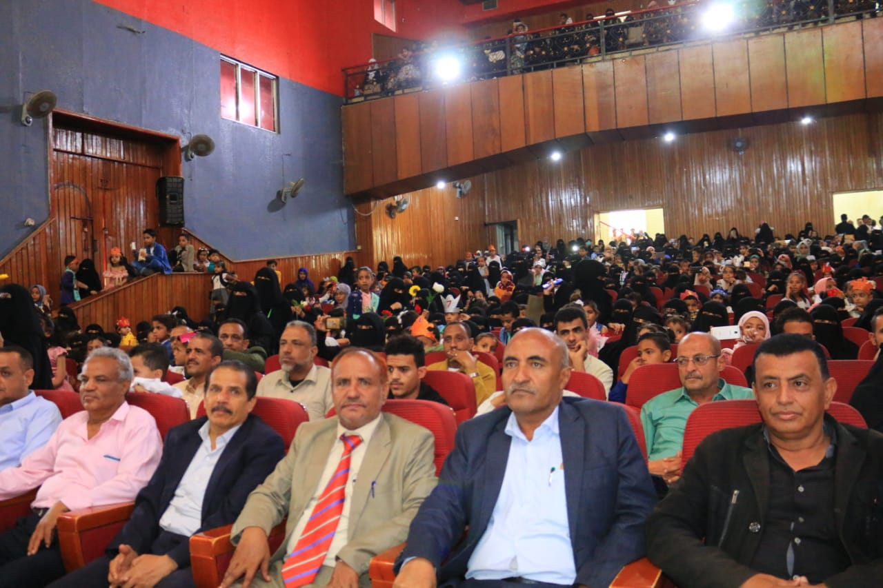 بحضور مدير مكتب التربية والتعليم بتعز : مدرسة الوليد الأهلية تنظم مهرجان التفوق التاسع وتودع خريجي الثانوية العامة