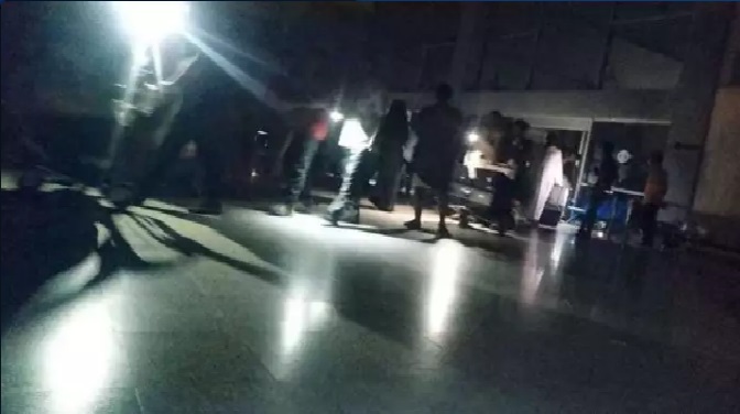 مطار عدن يشهد حدثا يثير مخاوف المسافرين ووزير النقل يتدخل ويصدر توجيهات حازمة