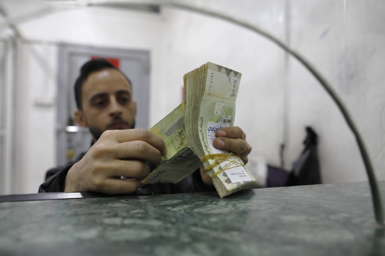 تحذير خطير من رضوخ القطاع المصرفي لإملاءات مليشيا الحوثي