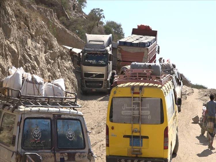 لهذا السبب توقفت حركة المرور بين تعز و عدن