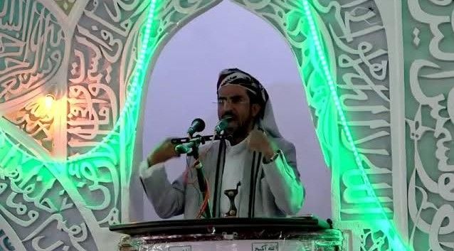 خطيب حوثي يتطاول على المعلمين والأكاديميين ويتهمهم بهذا الأمر الخطير..