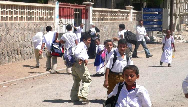 نقابة المعلمين والتربويين في عدن تعلن عن إضراب شامل ومفتوح اعتبارا من العام الدراسي الجديد 2025-2026م