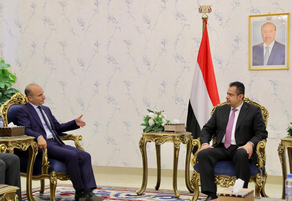 رئيس الوزراء يستقبل في العاصمة المؤقتة عدن السفير فرنسا الصديقة لدى اليمن