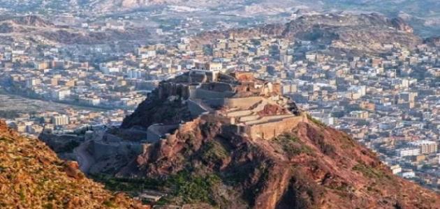 اعتداء على صحفي وزوجته في تعز والجاني حاول الفرارمن قبضة الشرطة