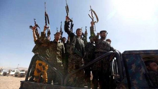بطريقة مهينة .. مليشيا الحوثي تداهم منزل شيخ قبلي في هذه المحافظة وهكذا كان مصيره؟! 