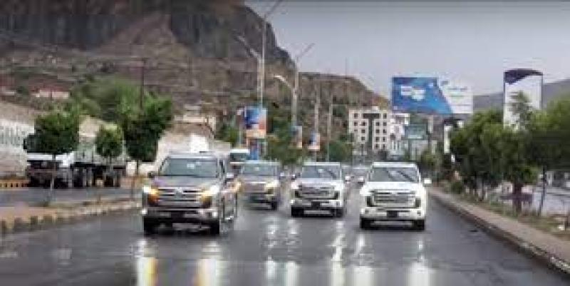 بحيل ماكرة .. مليشيا الحوثي تبتز أصحاب السيارات الفارهة في النقاط الأمنية (تفاصيل)